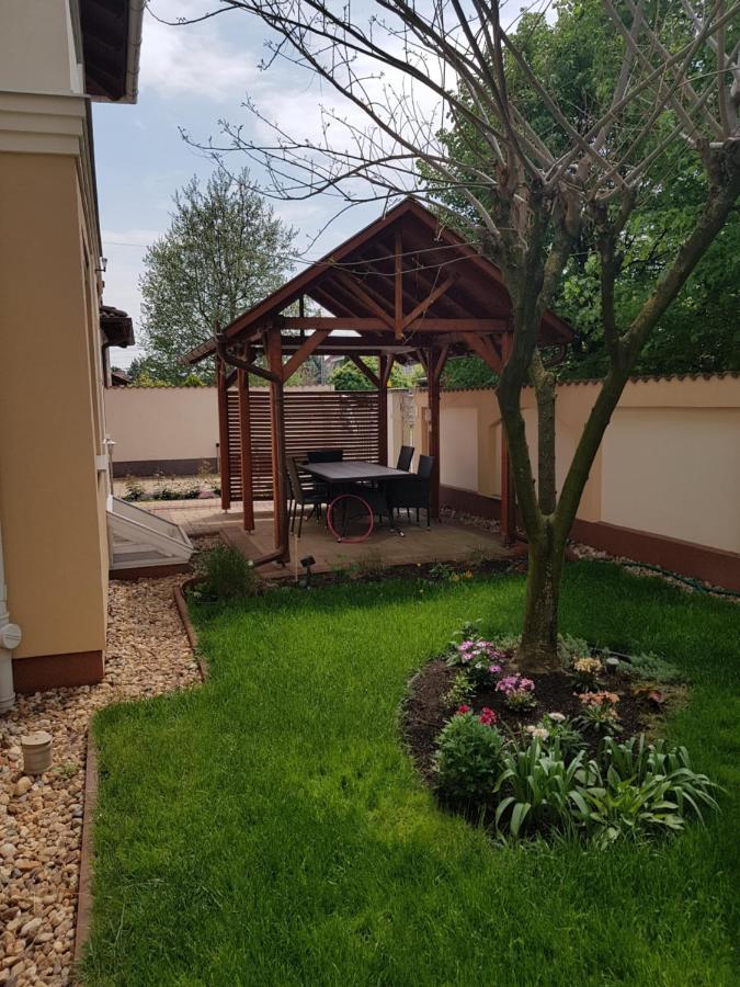 Elek Apartmanhaz Hajdúszoboszló Dış mekan fotoğraf
