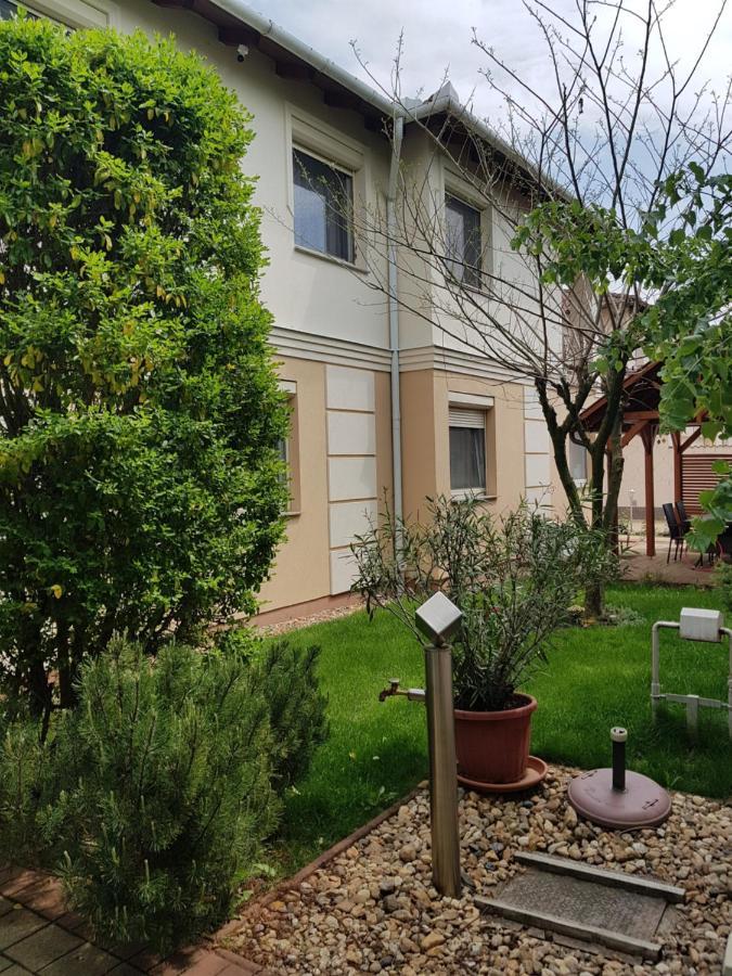 Elek Apartmanhaz Hajdúszoboszló Dış mekan fotoğraf