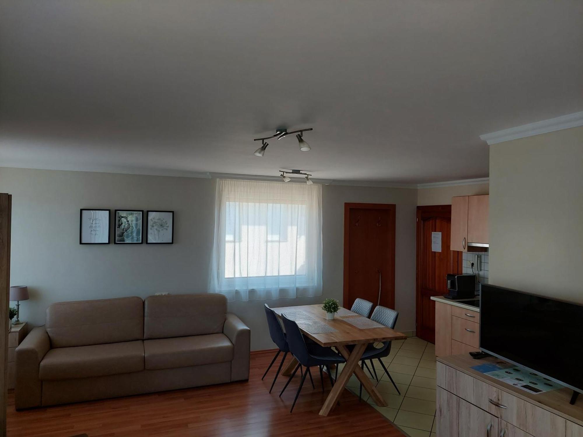 Elek Apartmanhaz Hajdúszoboszló Dış mekan fotoğraf