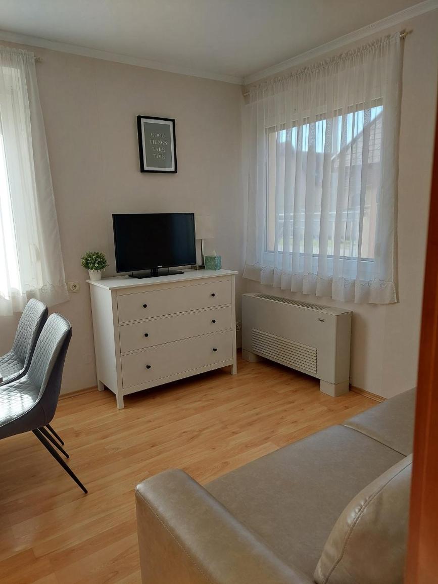 Elek Apartmanhaz Hajdúszoboszló Dış mekan fotoğraf