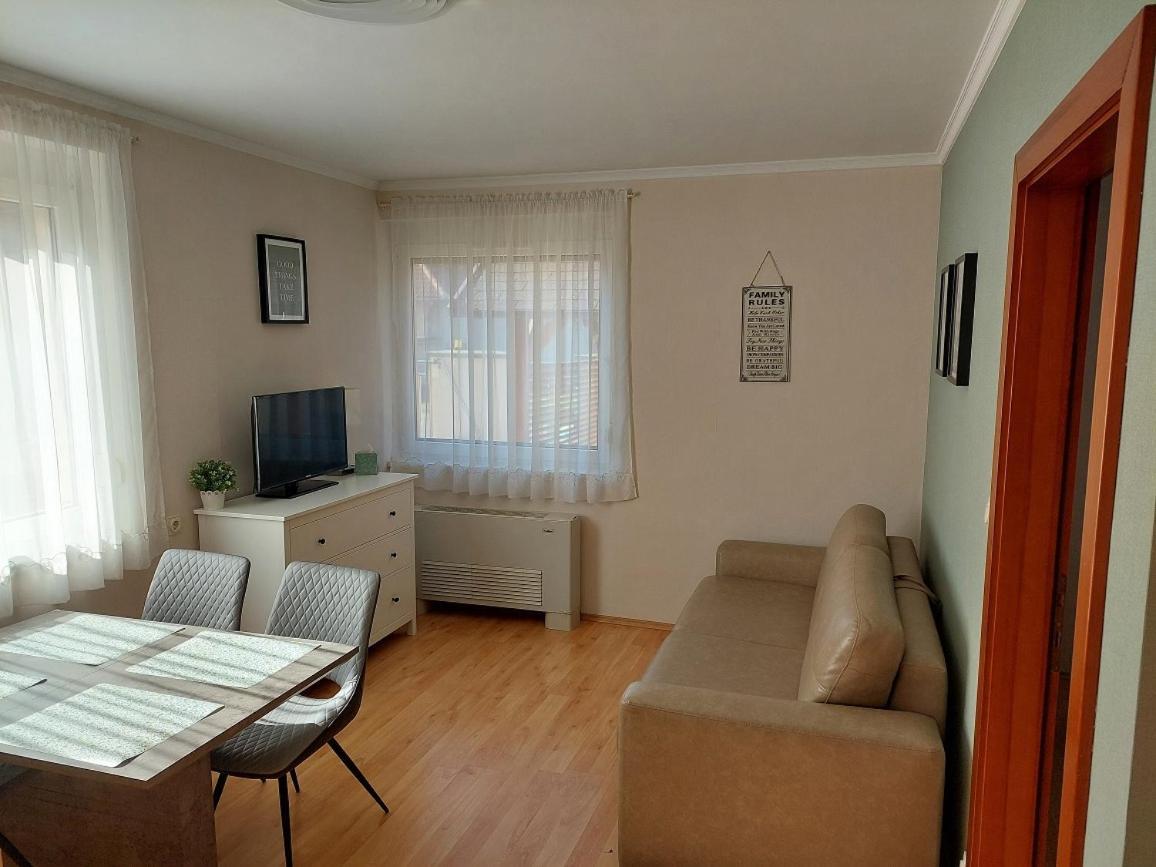 Elek Apartmanhaz Hajdúszoboszló Dış mekan fotoğraf